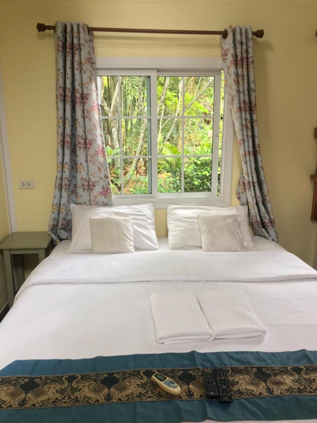 Baan Pong Tara Hotel Szuanphung Kültér fotó