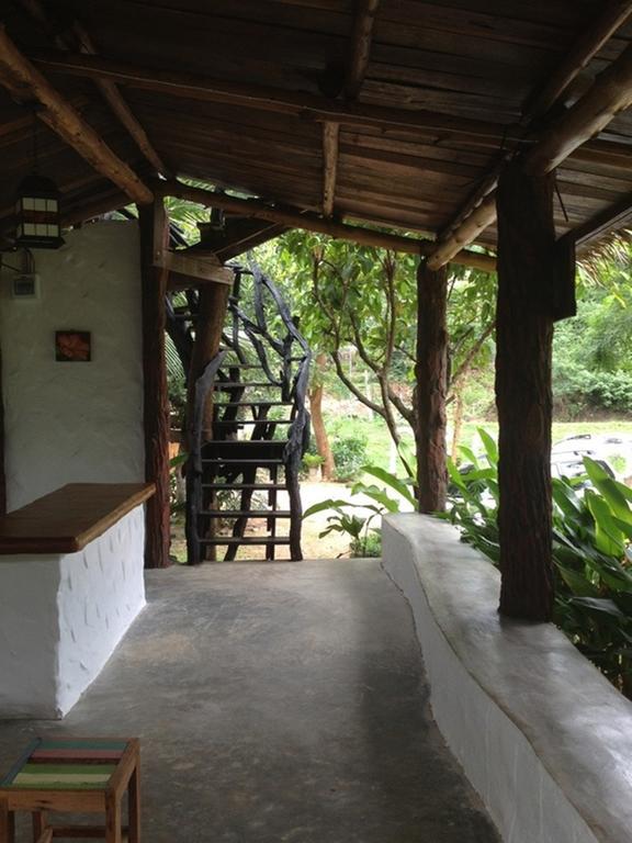Baan Pong Tara Hotel Szuanphung Kültér fotó
