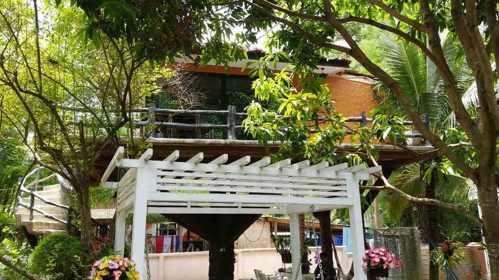 Baan Pong Tara Hotel Szuanphung Kültér fotó