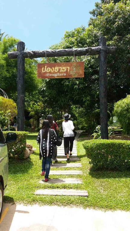 Baan Pong Tara Hotel Szuanphung Kültér fotó