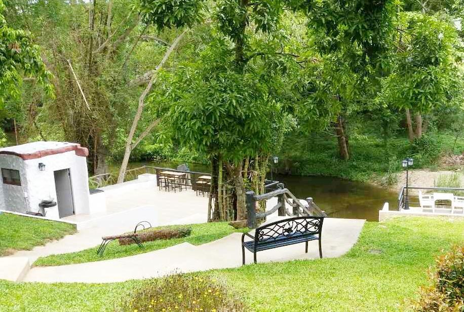 Baan Pong Tara Hotel Szuanphung Kültér fotó
